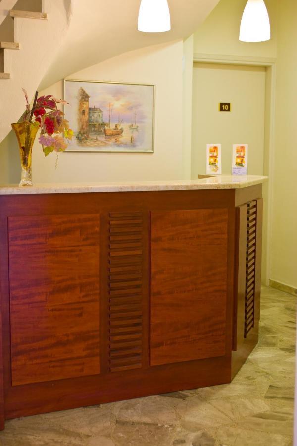 Apartment Dora *